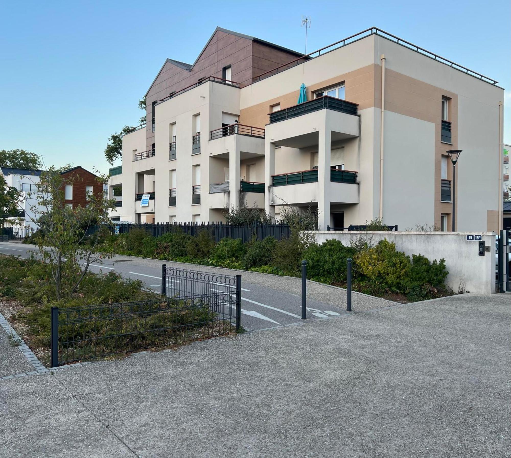 Appartement Rez De Chaussee Avec Parking Prive 奥尔良 外观 照片